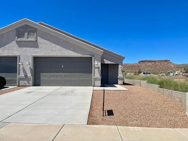 3 bed, 2.0 bath, 1397 sqft, $1,600 — Photo 1