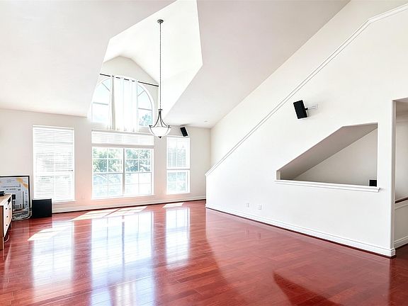 4th image of 3411 Clearview Cir