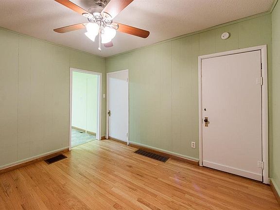 3rd image of 615 N Lincoln St #1