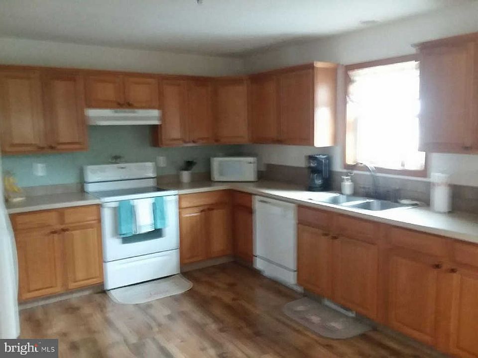 2nd image of 307 Edison Dr