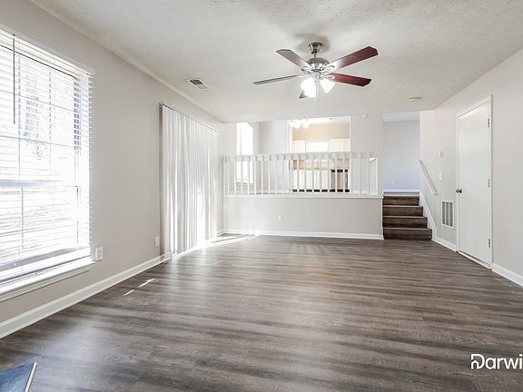 4th image of 691 Stonebridge Cres