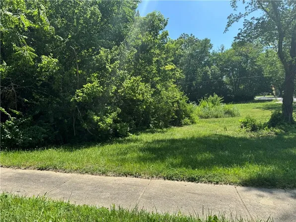 2327 Woodland Ave, Kansas City, MO 64108