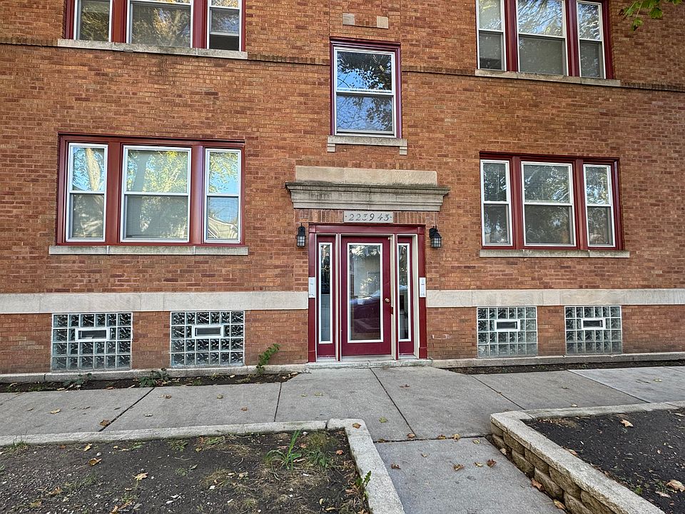 1st image of 2239 W Barry Ave #1