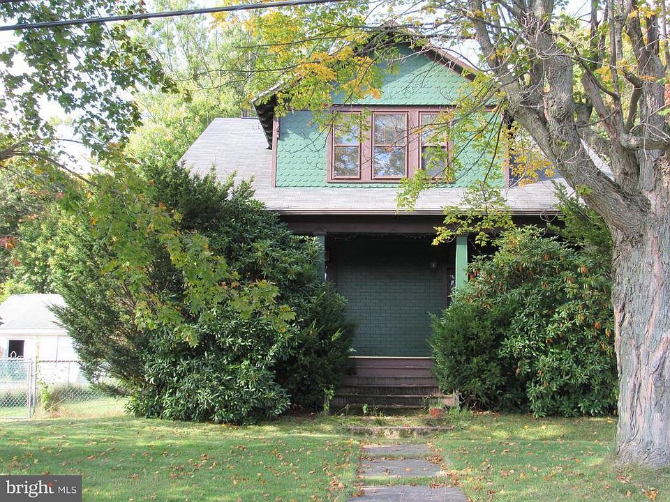 1st image of 461 Main St