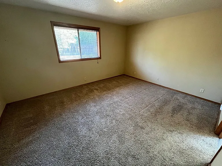 2858 NE Daggett Ln — Photo 12