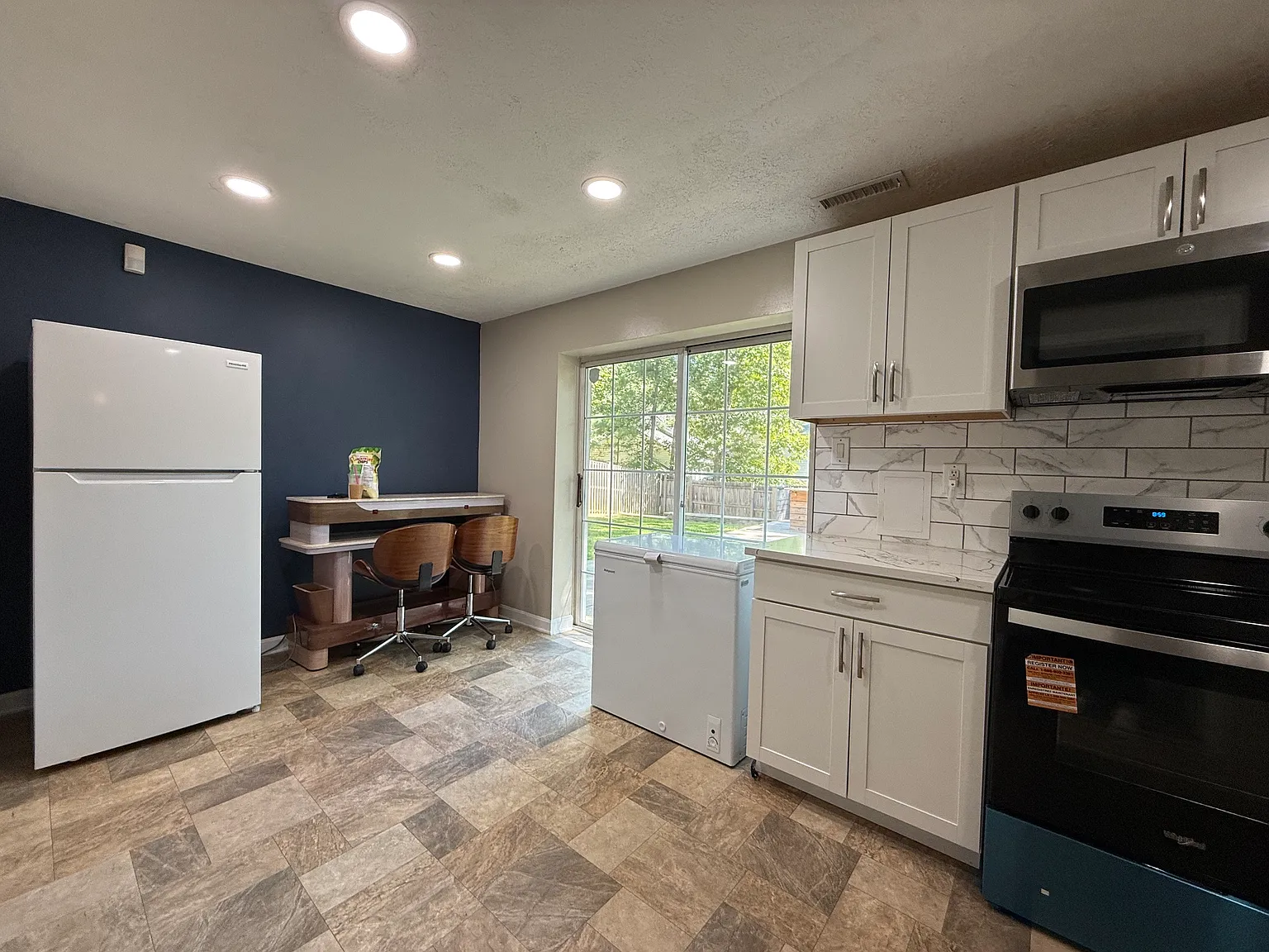 2 bed, 2092 sqft, $1,500 — Photo 1