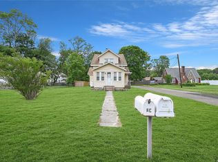 6 Coates Ave S, Holbrook, NY 11741