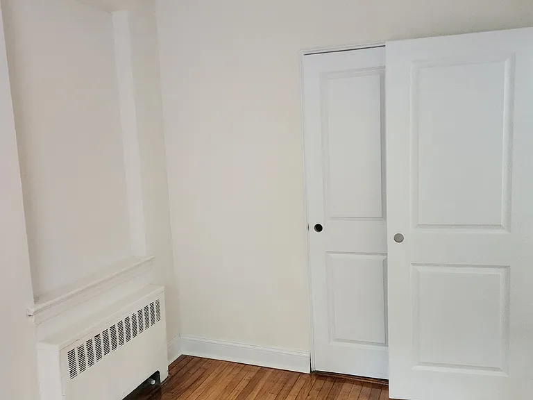14306 Barclay Ave #3D — Photo 1