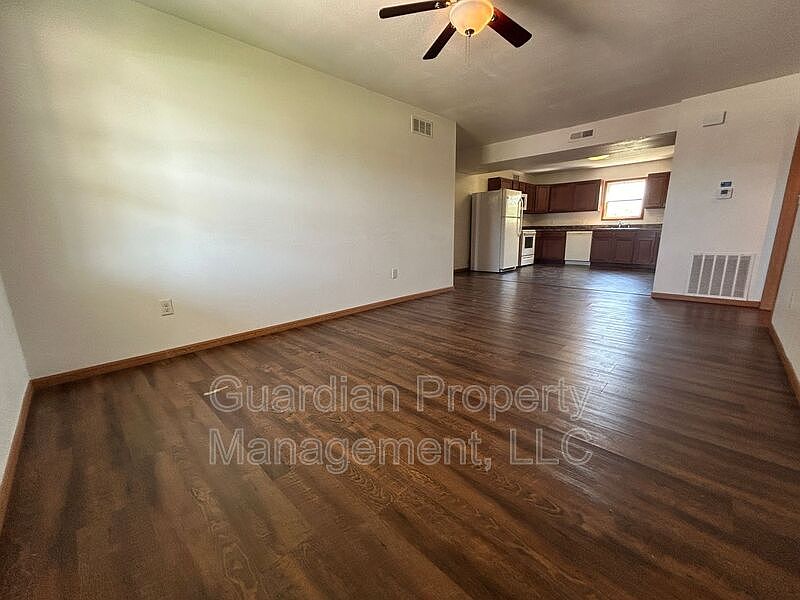 1st image of 324 E 4th St