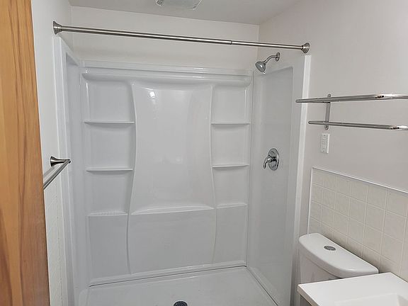 4th image of 731 Englewood Ave APT 4