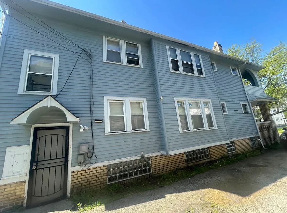 3 bed, $1,350 — Photo 2