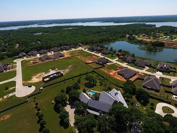 5th image of 212 Thoroughbred Dr