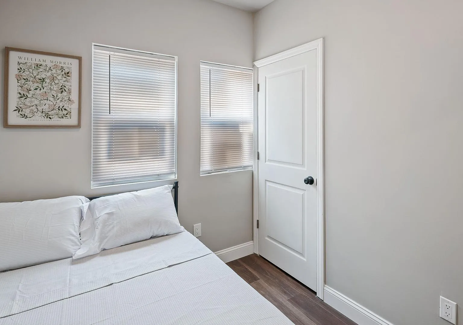 4 bed, 3.0 bath, 1100 sqft, $940 — Photo 1