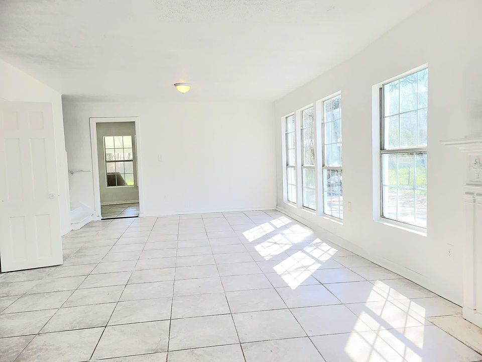 1st image of 2277 Long St