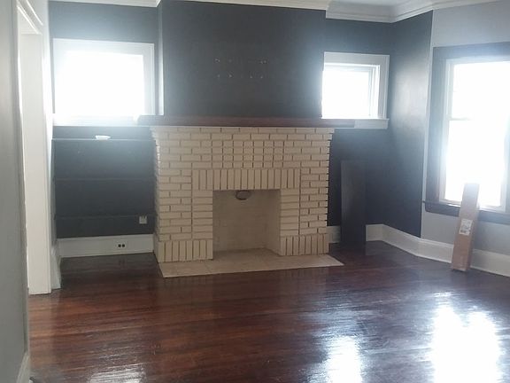 4th image of 2059 Wascana Ave