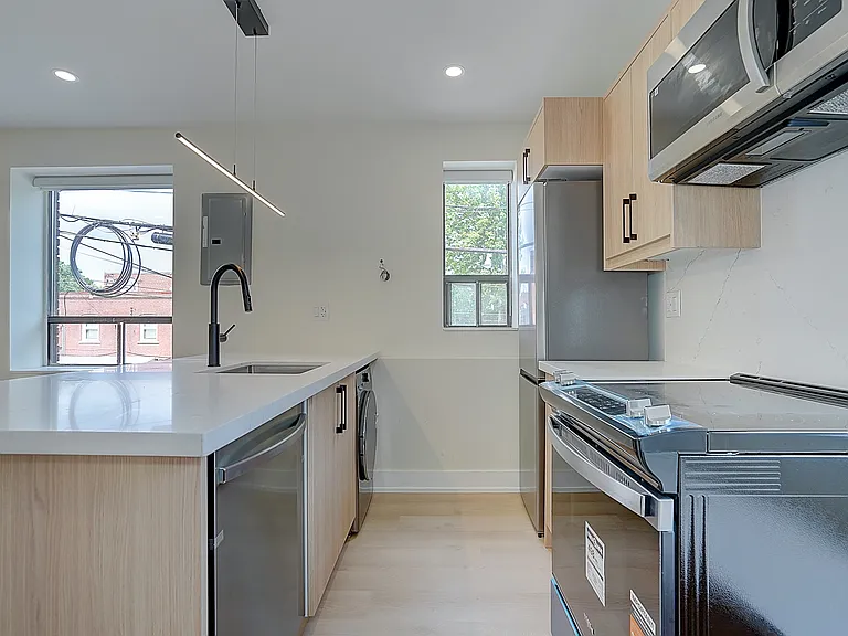240 Durie St #U201 — Photo 11