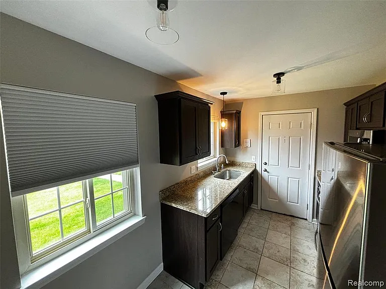 454 Romeo Rd — Photo 7
