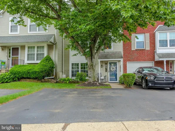 44 Eusden Dr, Aston, PA 19014