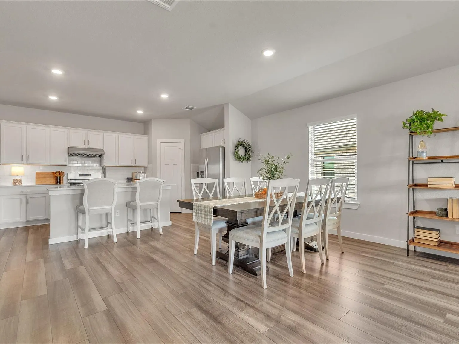4 bed, 2.0 bath, 1802 sqft, $2,250 — Photo 4