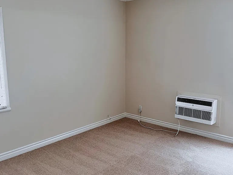 235 N Kenwood St #F — Photo 9
