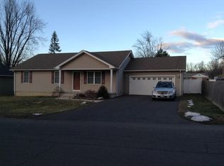 14 Mount Vernon Rd, Chicopee, MA 01013