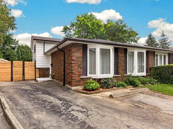 27 Gretna Ct, Hamilton, ON L9C 4V1