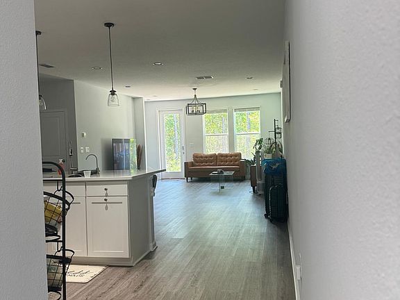 4th image of 11160 Minnetta Ct