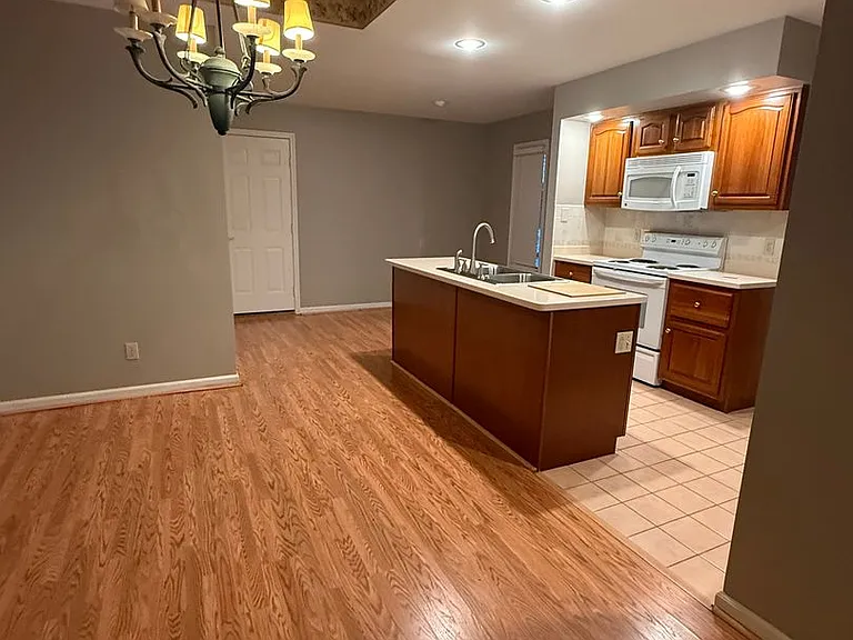 2506 N Morrison Rd — Photo 4
