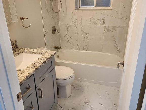3rd image of 4135 N Francisco Ave #G