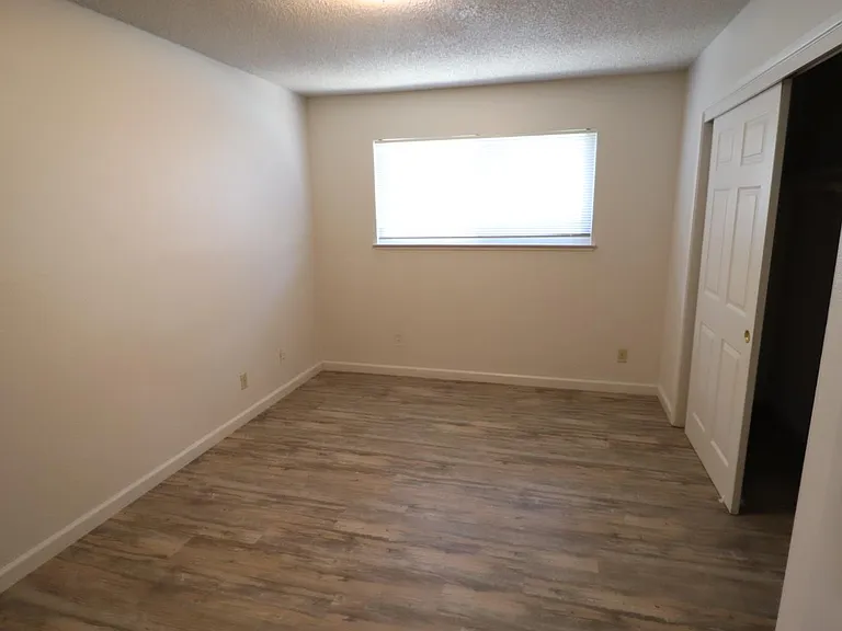 3342 W Oswego Ave — Photo 10