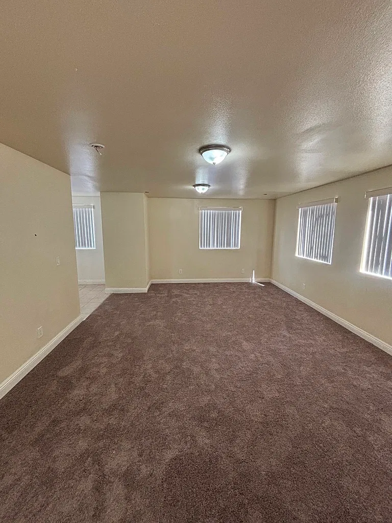 5 bed, 1686 sqft, $4,200 — Photo 3