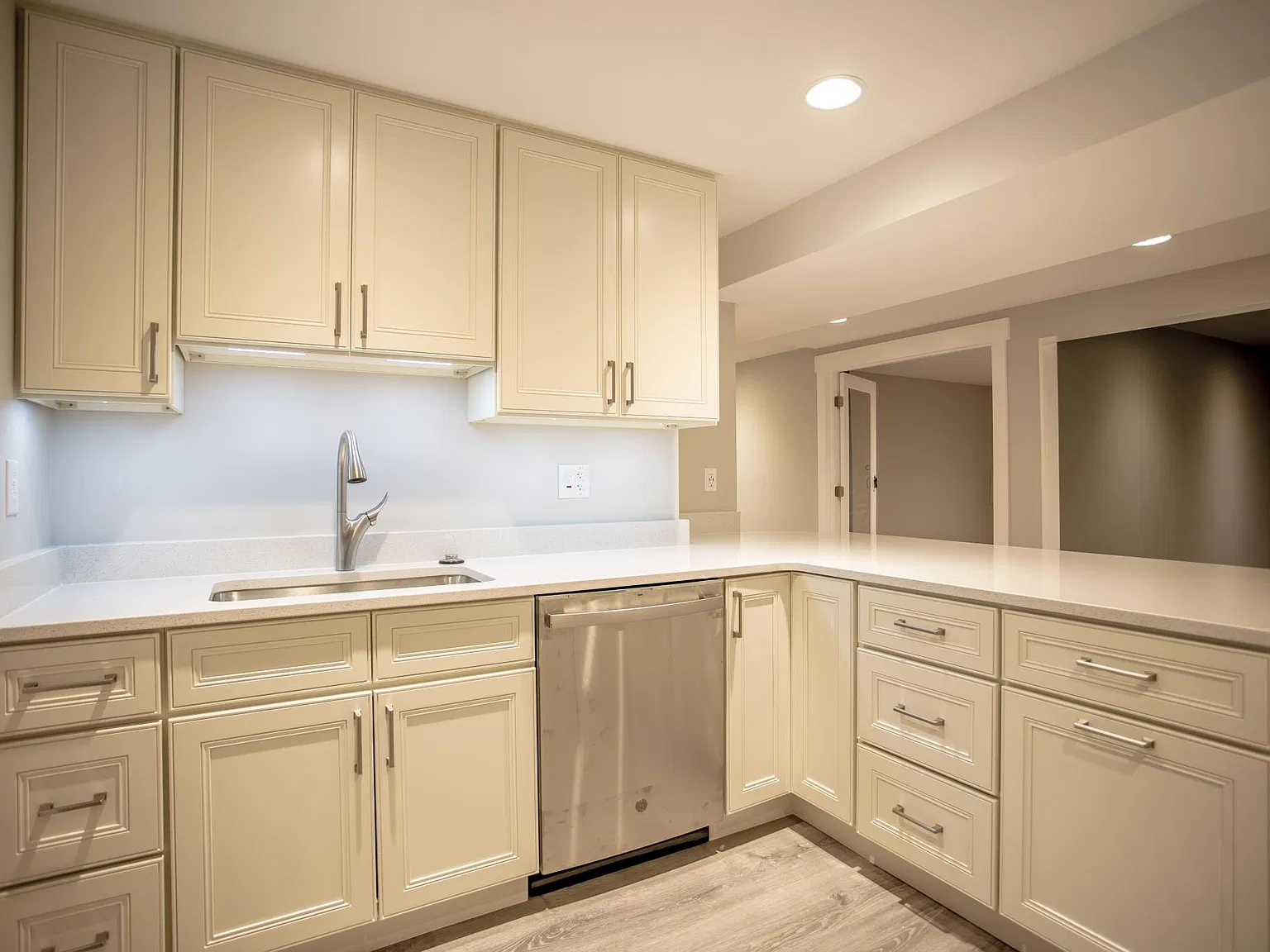931 Green Oaks Dr — Photo 1