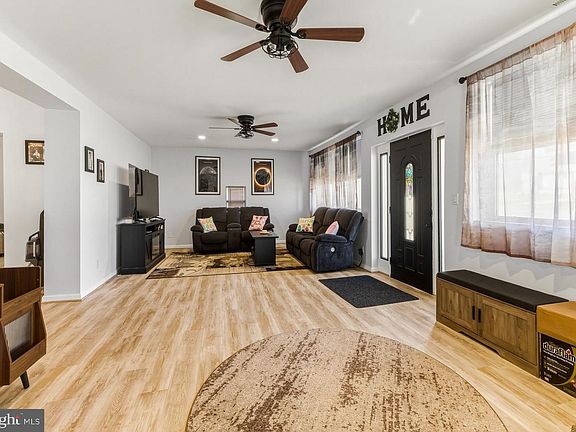 3rd image of 1013 Delsea Dr