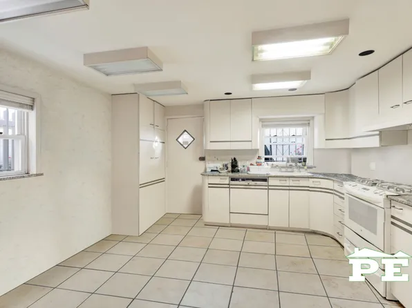 2068 Hendrickson Street image 14 of 29