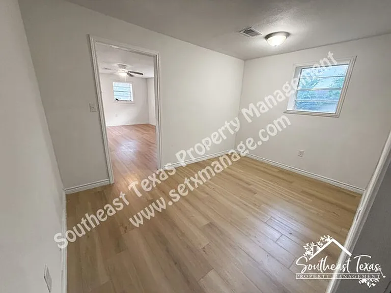 908 Stilwell Blvd — Photo 3