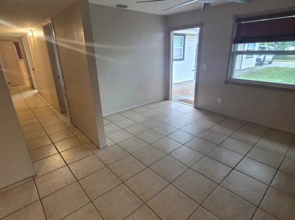2825 Willow Ave APT B, Largo, FL 33771