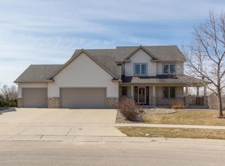 2445 Crimson Ridge Cir NW, Rochester, MN 55901