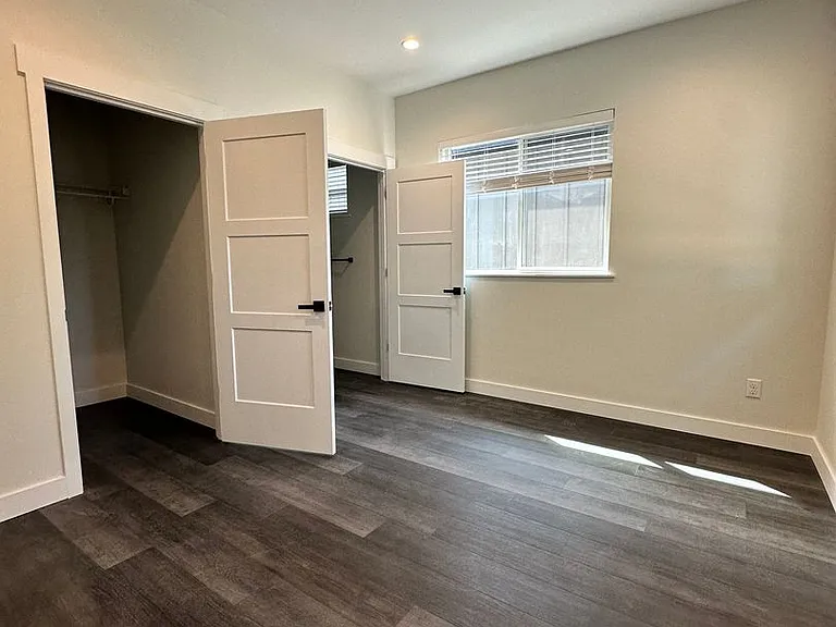 460 N James Ave — Photo 19