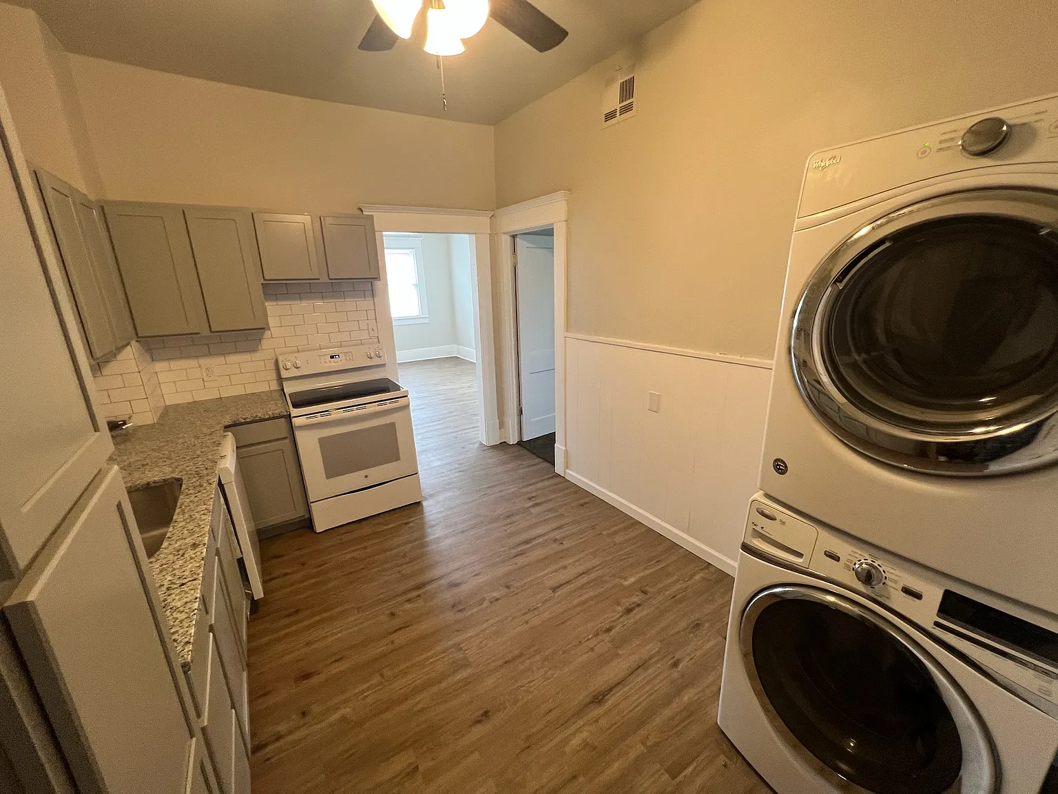 3 bed, 1.5 bath, 1100 sqft, $1,075 — Photo 2