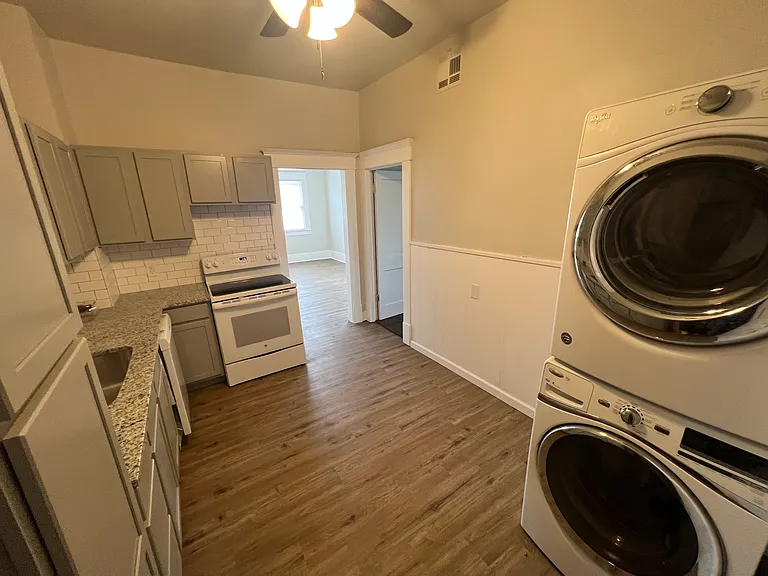 633 SW 28th St #1 — Photo 6