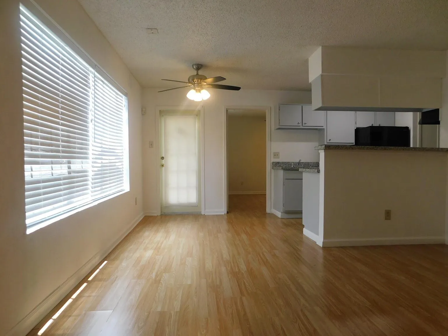 2 bed, 2.0 bath, 829 sqft, $1,300 — Photo 3