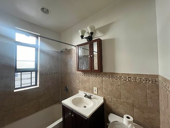 5th image of 574 W 161st St APT 4C