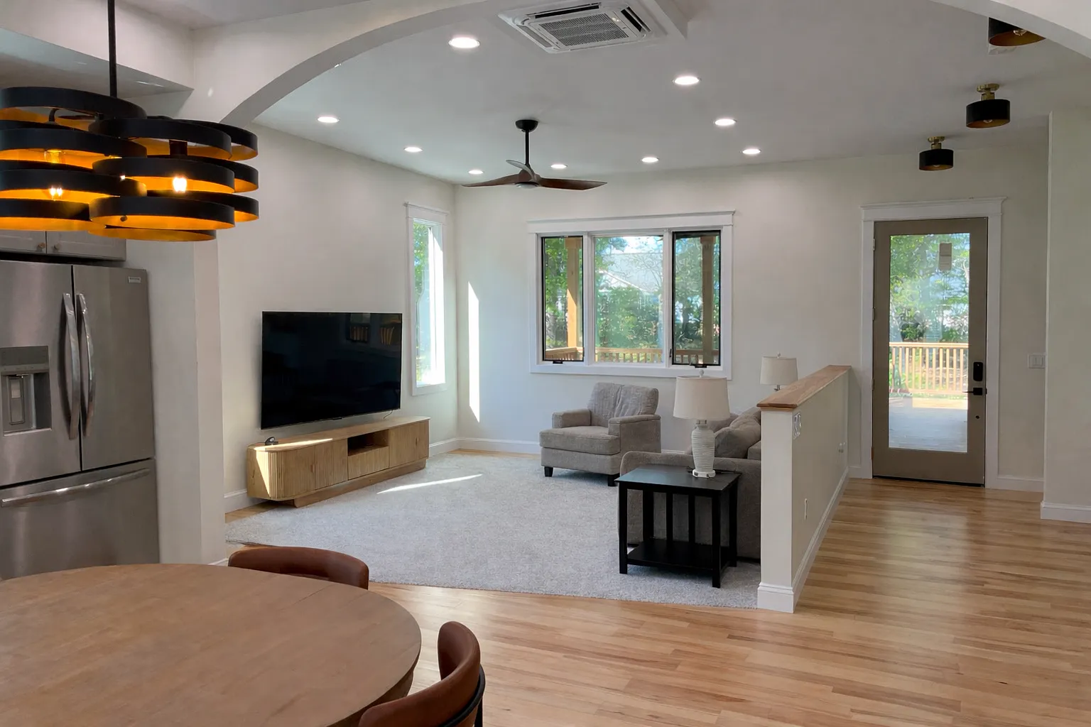 2 bed, 2.5 bath, 1600 sqft, $2,200 — Photo 3