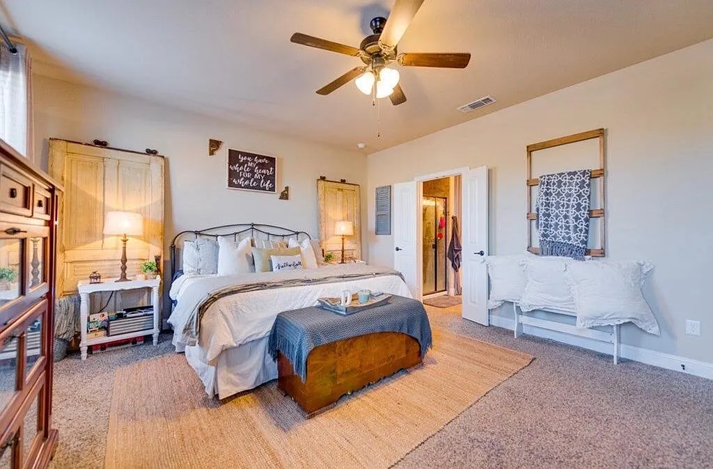 4 bed, 2.0 bath, 2285 sqft, $3,100 — Photo 4