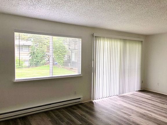 4th image of 5900 Soundview Dr #401