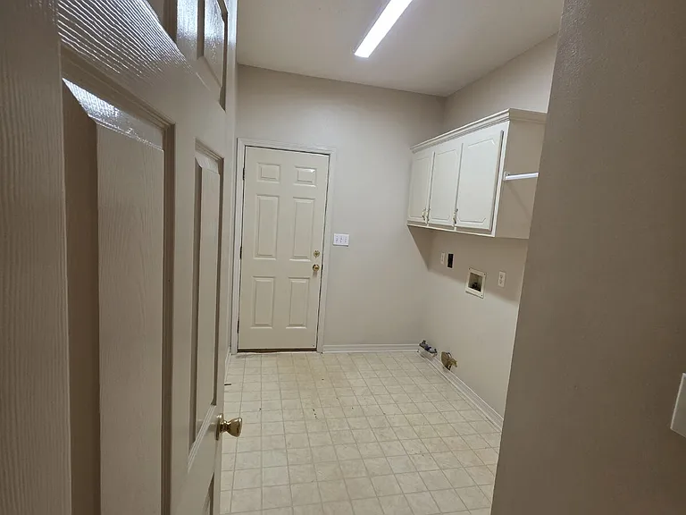 4608 Scarlet Dr E — Photo 8