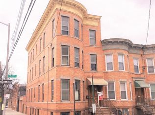 7550 61st St, Glendale, NY 11385