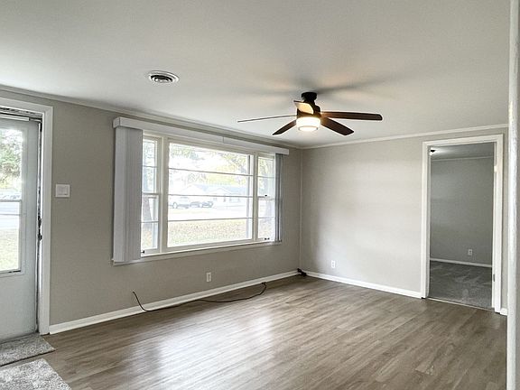 3rd image of 16 Jordan Dr