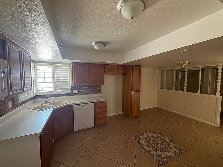 6752 W Colter St — Photo 4