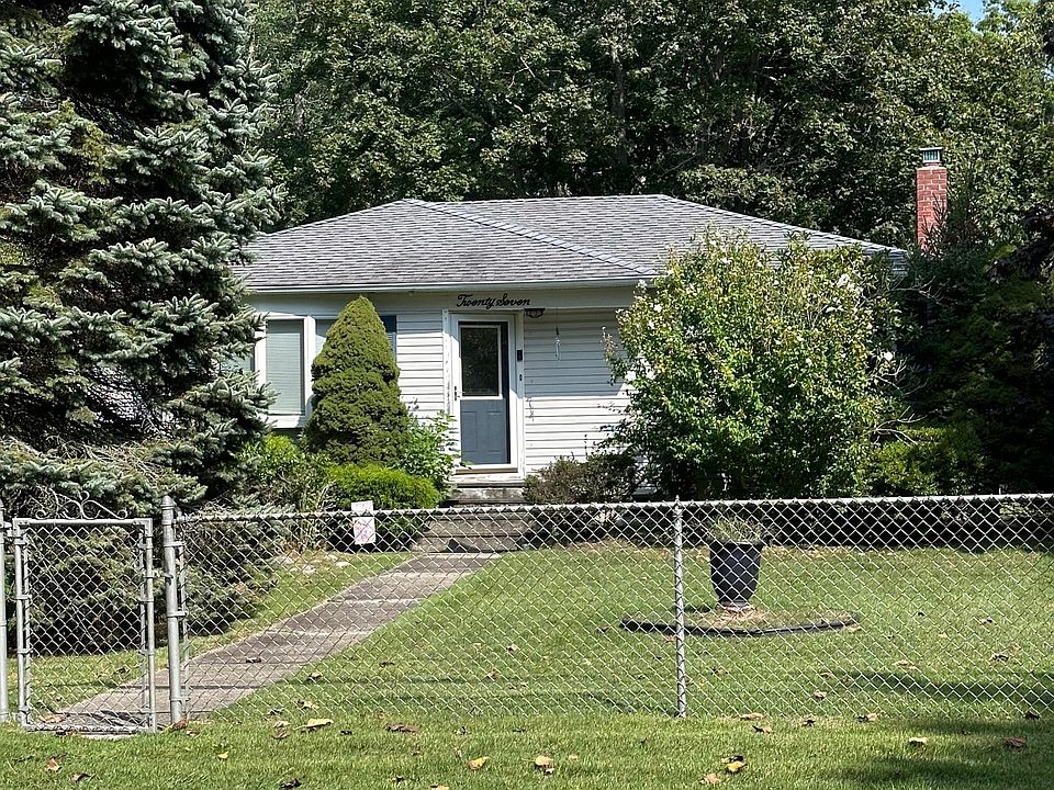 1st image of 27 Arbutus Ln